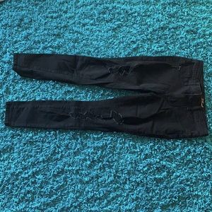 Universal thread black ripped jeans size 6/28